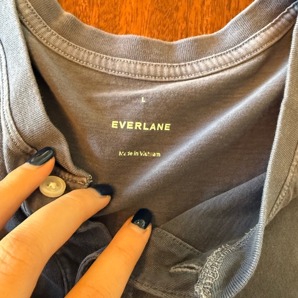 Men's Everlane THE ESSENTIAL ORGANIC GARMENT-DYED HENLEY in Blue - Picture 3 of 4